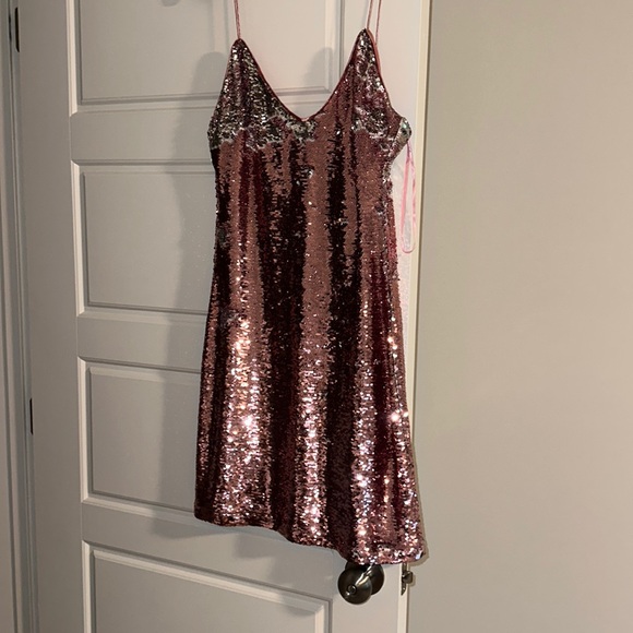 New with tags sequin dress - Picture 1 of 2